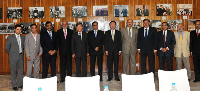 China's Foreign Minister meets think tanks in Islamabad